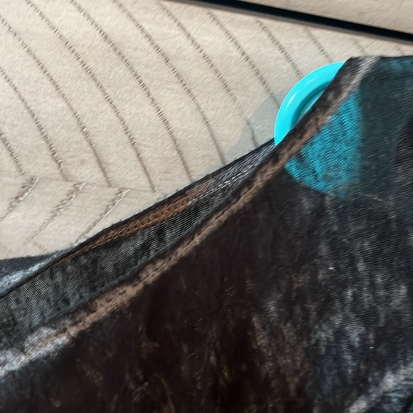 Rock and Republic cold Shoulder  shirt - Picture 3 of 5